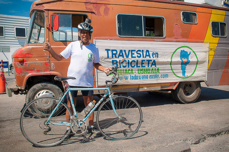 Recorrió 6.000 km en bicicleta por el sueño de una escuela