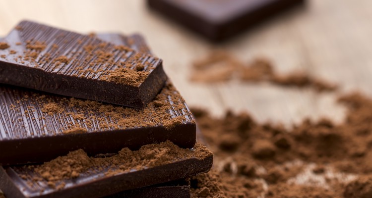 El chocolate amargo podría ayudar a mejorar la memoria, aumentar la inteligencia y hasta ponernos de mejor ánimo.
